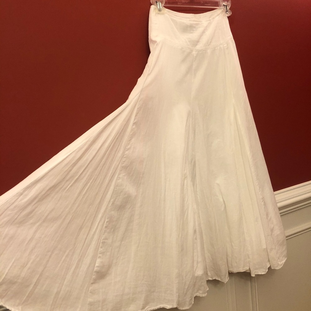 INC - White Flowing Skirt with tons of TWIRL